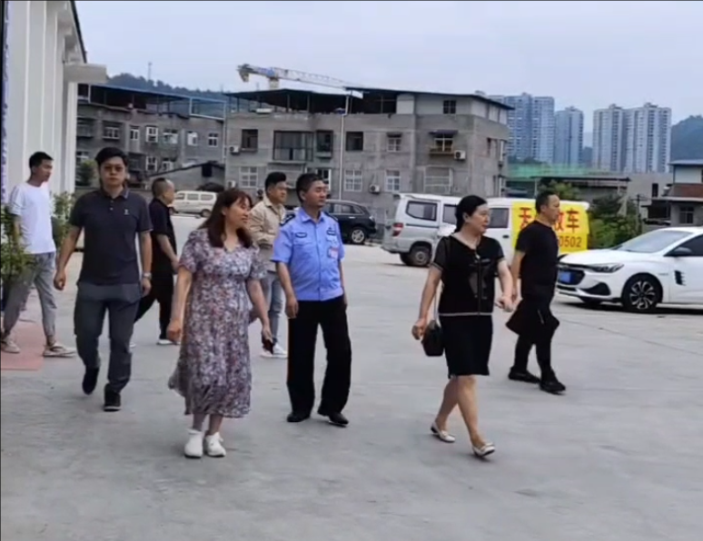 十堰市鸿轩二手车交易市场有限公司